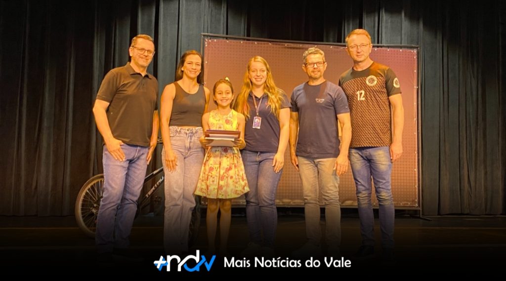 Talentos de Indaial se destacam nos concursos “Poetizando Meu Vale” e “Traços do Meu Vale”