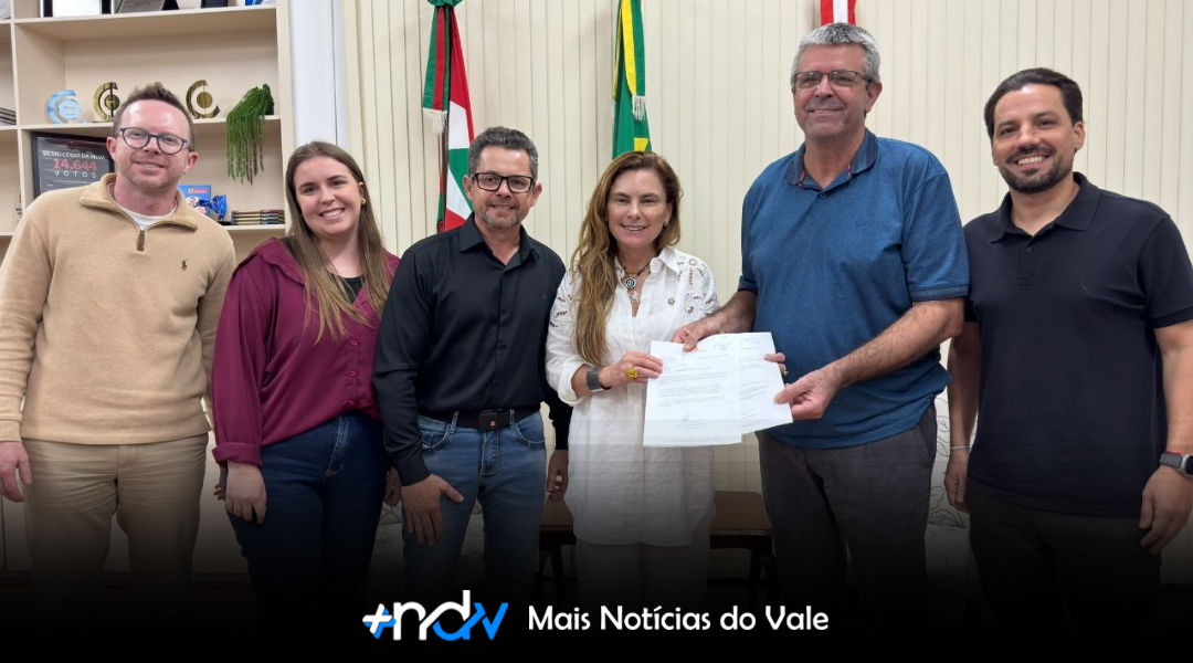 Deputada Paulinha destina R$ 100 mil e recebe novos pedidos do vereador Peixer em Indaial