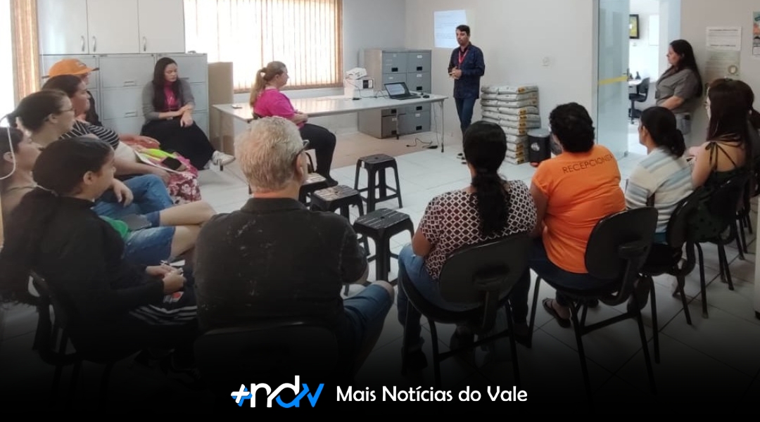 CRAS Carijós realiza ação comunitária com famílias do Bolsa Família