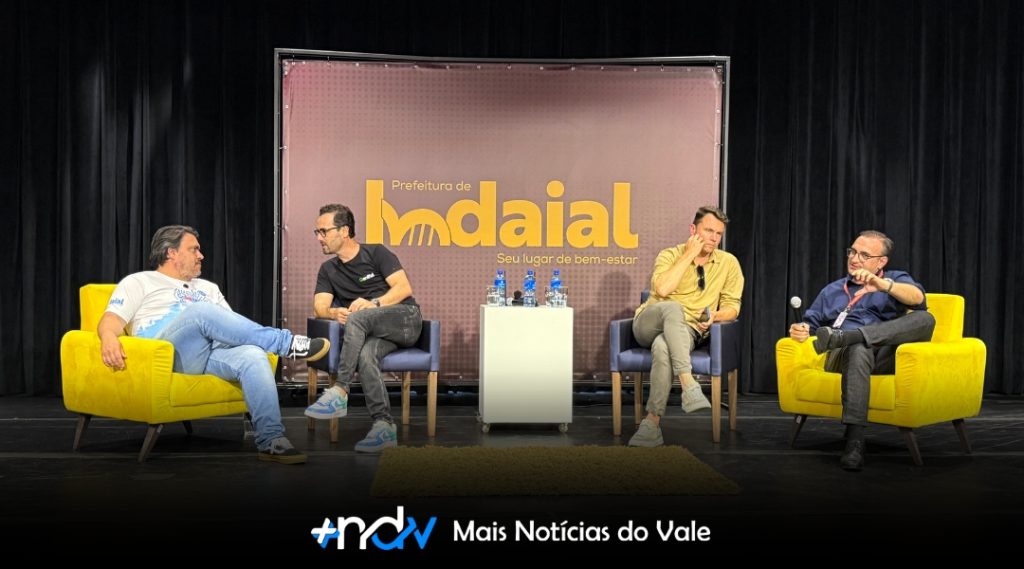 Empreendedores inspiram alunos no lançamento do projeto educacional “Conexões do Saber” em Indaial