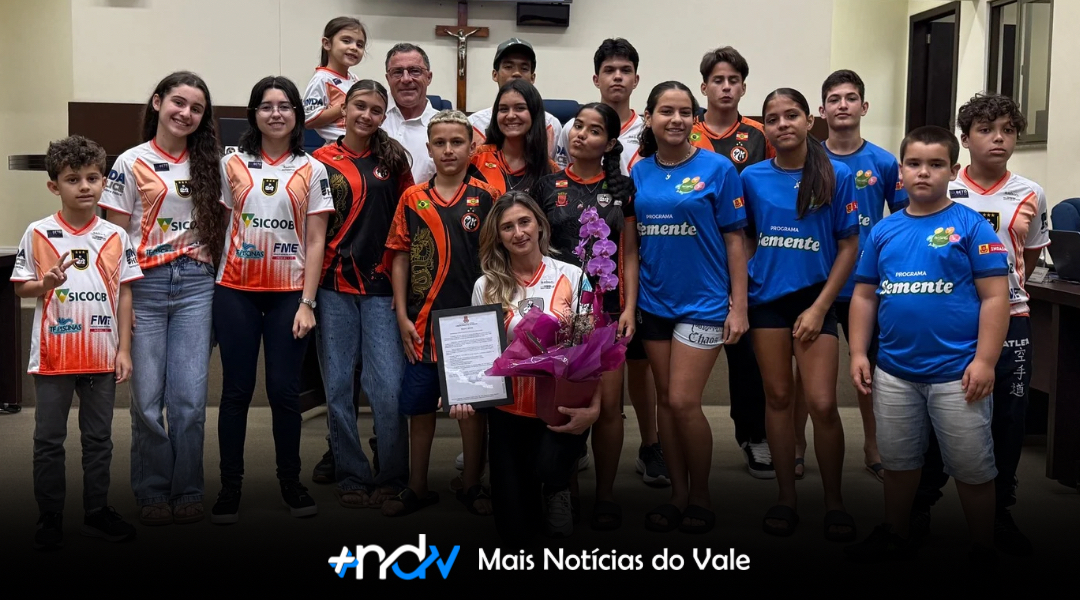Flavio Molinari apresenta Moção de Aplausos à Sensei Daniela Estácio por serviços prestados ao karatê de Indaial