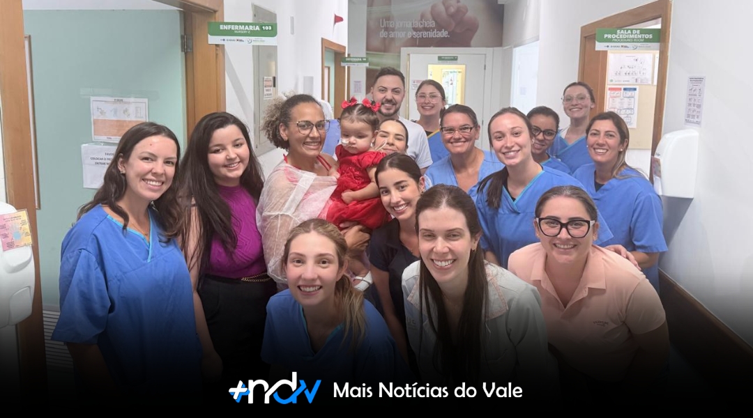 Após 400 dias internada, bebê recebe alta e vai para casa em Criciúma