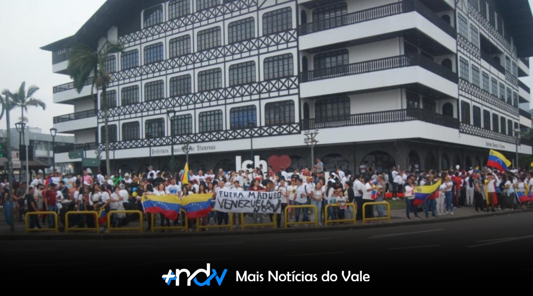 Da fuga à comemoração: ofensiva dos EUA mobiliza venezuelanos em Santa Catarina
