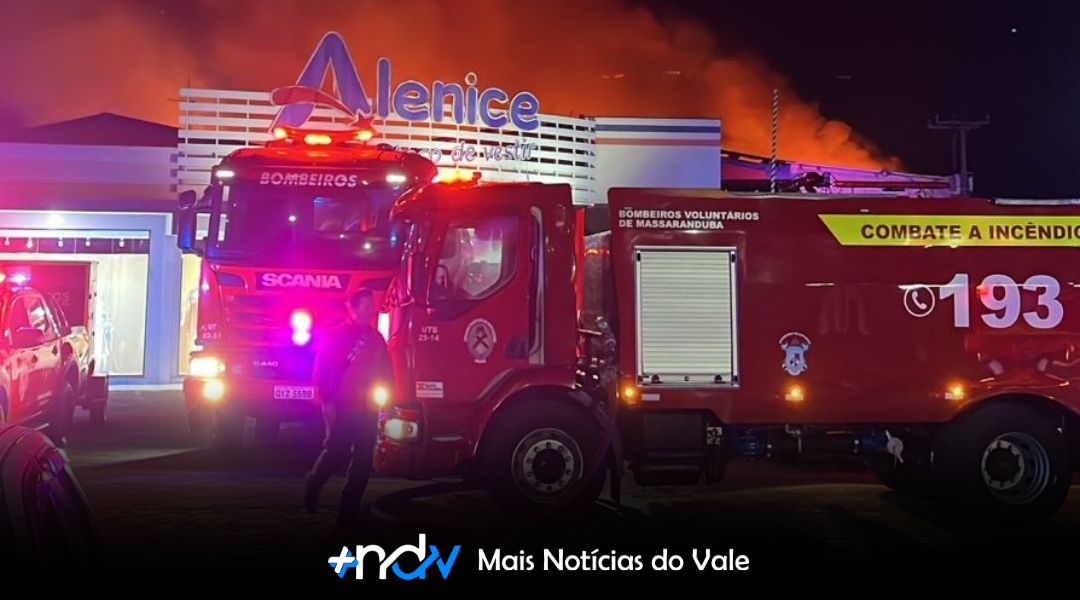 Incêndio de grandes proporções mobiliza forças regionais em Guaramirim