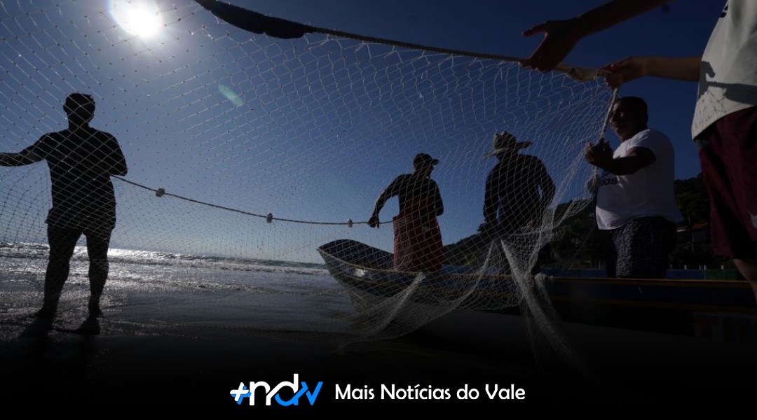Santa Catarina anuncia botão de emergência com GPS para pescadores em alto-mar