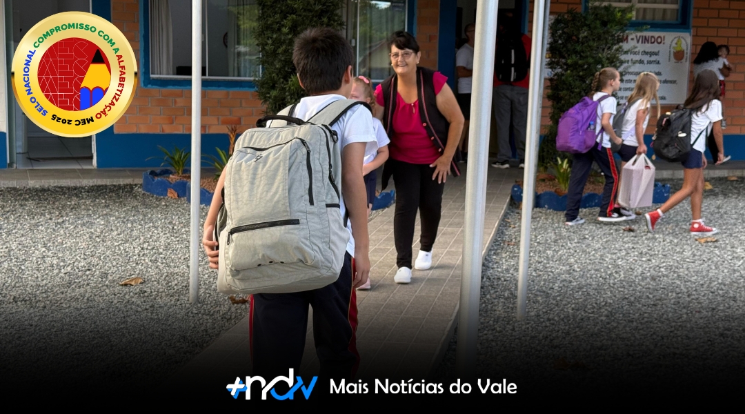 Educação de Timbó conquista Selo Ouro 2025 no Programa Criança Alfabetizada