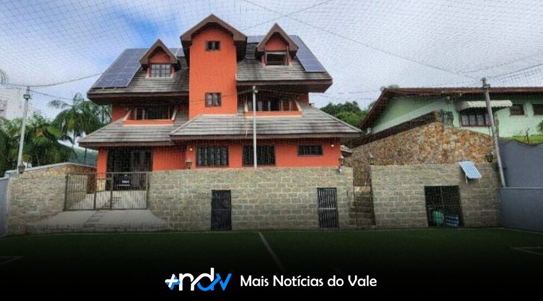 A mansão que parece um castelo está à venda em Blumenau