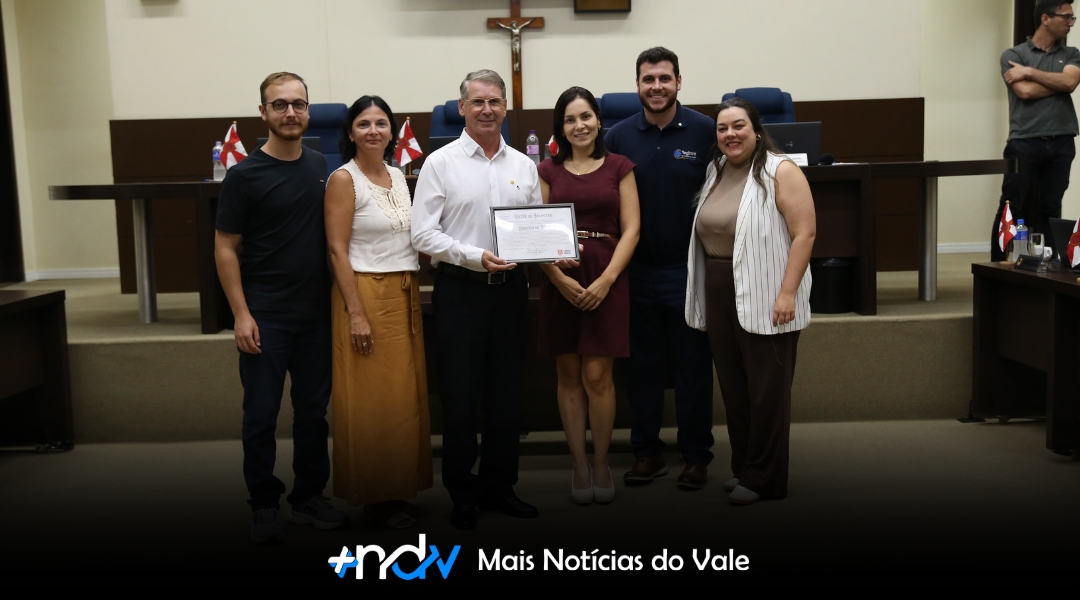 Vereadora Fernanda Santos apresenta Moção de Aplausos a Maurício da Veiga
