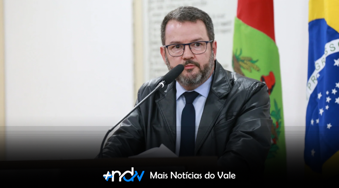 Delegado Rodrigo Marchetti toma posse como vereador de Blumenau