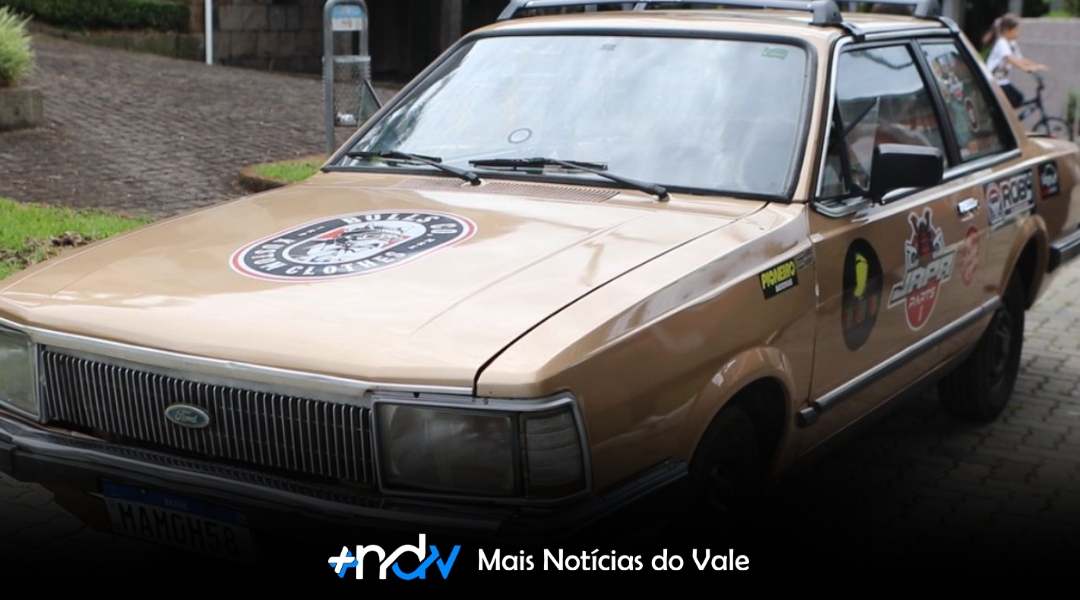 Pai e filho de SC cruzam o Brasil em Ford Del Rey 1982 cheio de memórias
