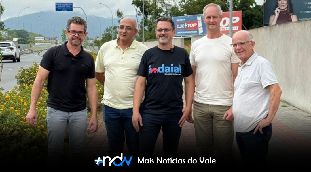 Ponte Zelir Tirol recebe plantio de extremosas para embelezamento urbano