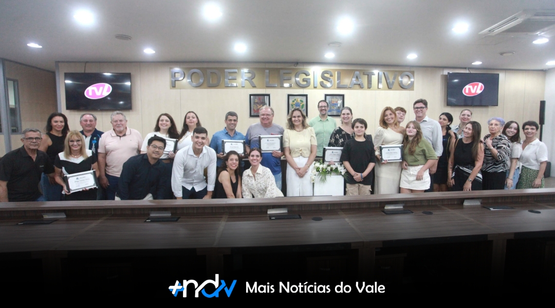 Câmara de Blumenau homenageia destaques da comunidade em sessão solene