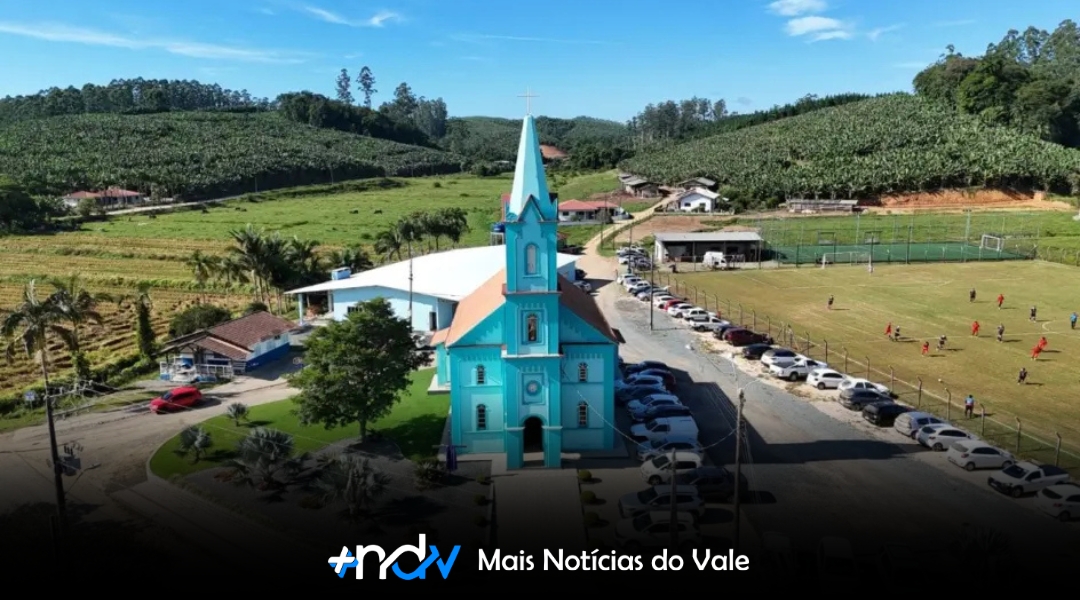 VOCÊ CONHECE? Capela azul escondida entre praias encanta visitantes em SC