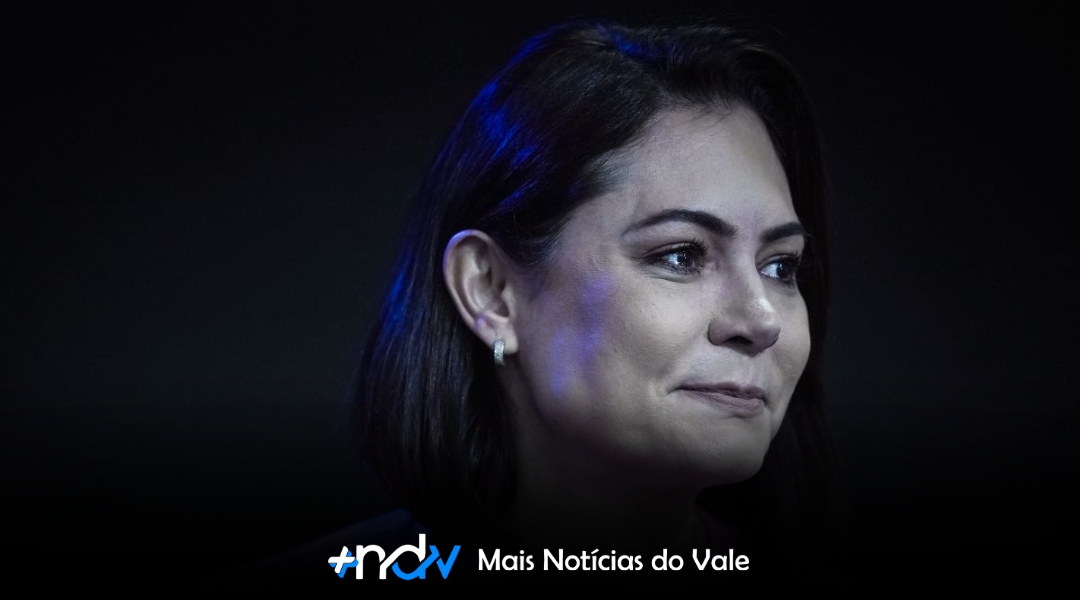 Michelle compartilha post de Amin e amplia ruídos sobre candidatura de Carlos Bolsonaro