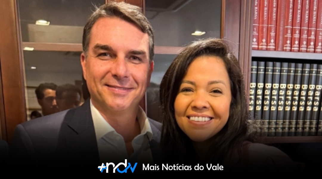Flávio Bolsonaro avalia vereadora mais votada do Nordeste como possível vice em 2026