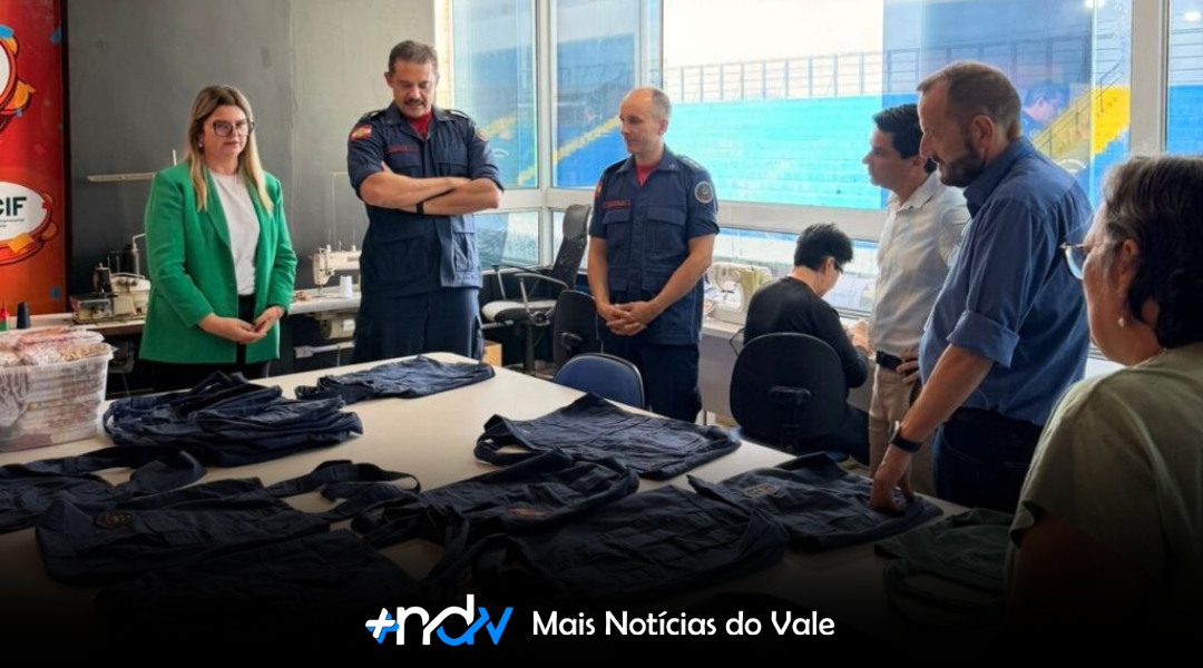 Uniformes antigos dos Bombeiros de SC viram ecobags em ação social