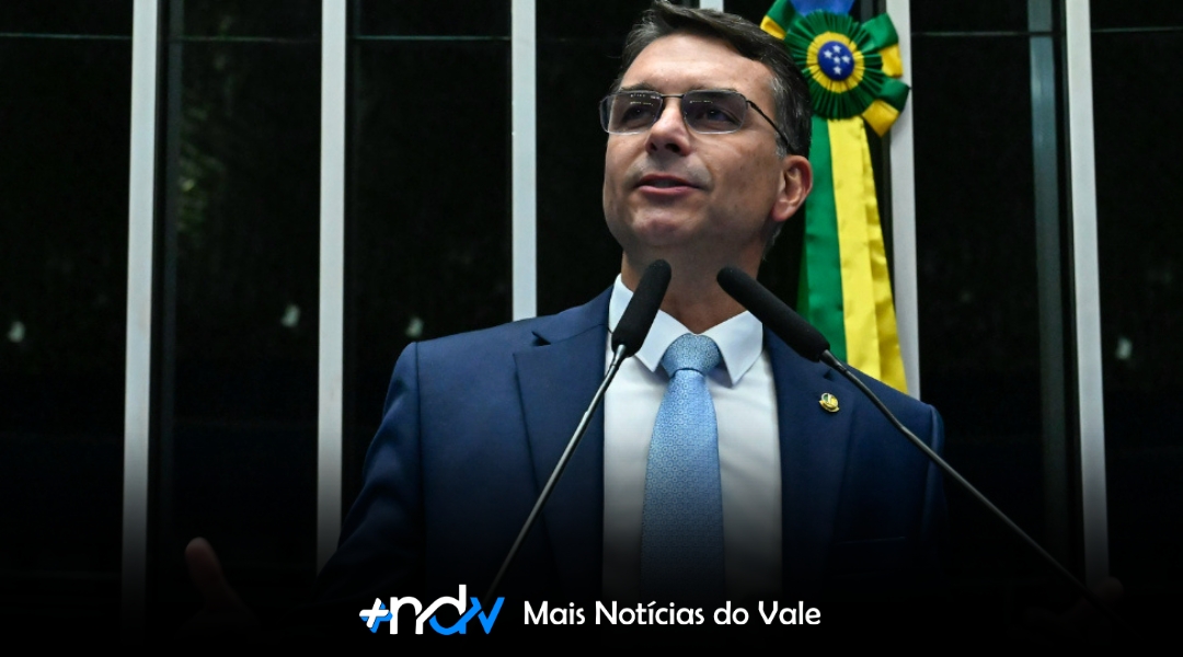 Flávio Bolsonaro defende anistia e diz que presos do 8/1 “vão subir a rampa”