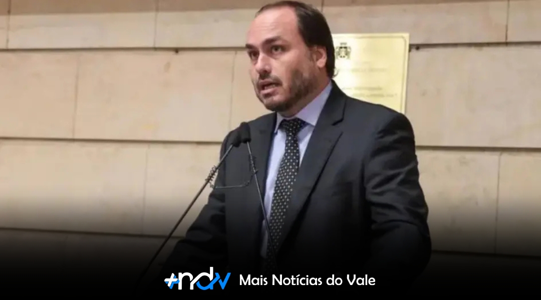 Carlos Bolsonaro critica aliados e manda recado a Flávio Bolsonaro