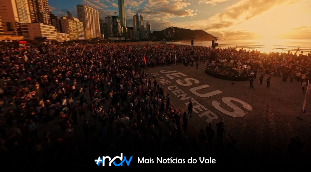 “Amanhecer” reúne milhares de pessoas e se consolida em Balneário Camboriú