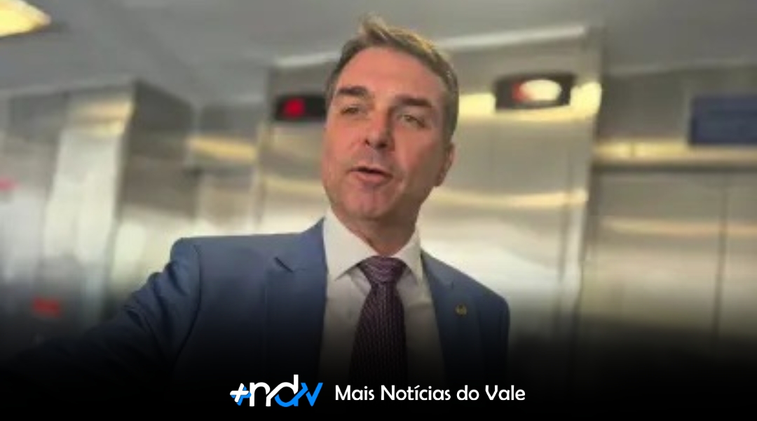 Flávio Bolsonaro vai a SC e sinaliza apoio em disputa ao Senado