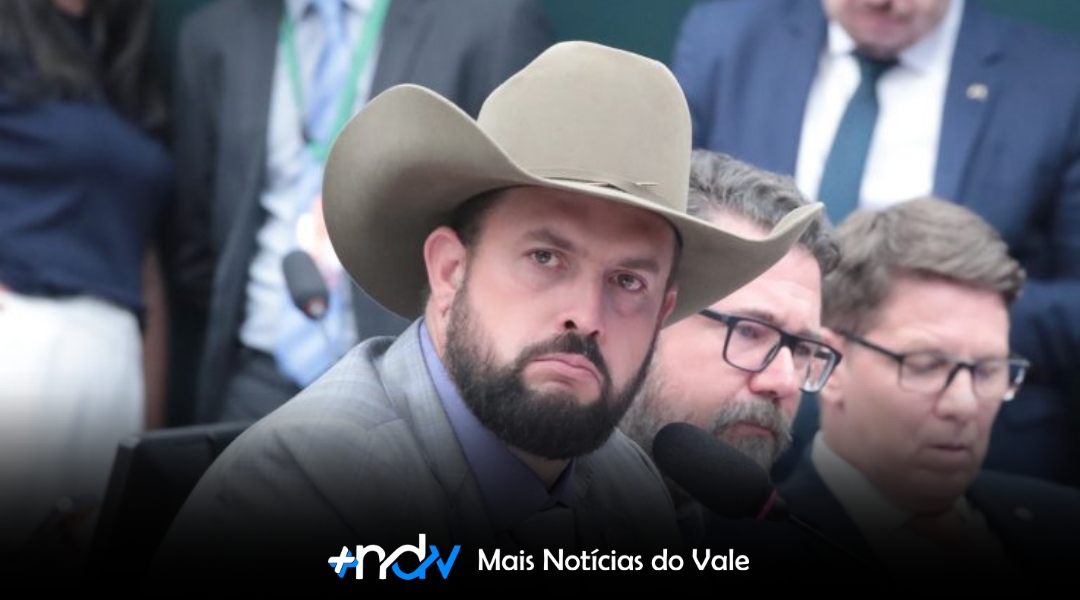 Zé Trovão chora ao comentar suspensão aprovada pelo Conselho de Ética