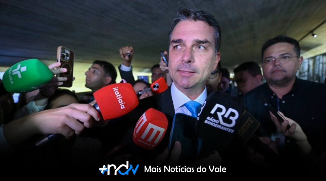 Flávio Bolsonaro afirma que recursos de Vorcaro são legais e cobra CPI do caso Master