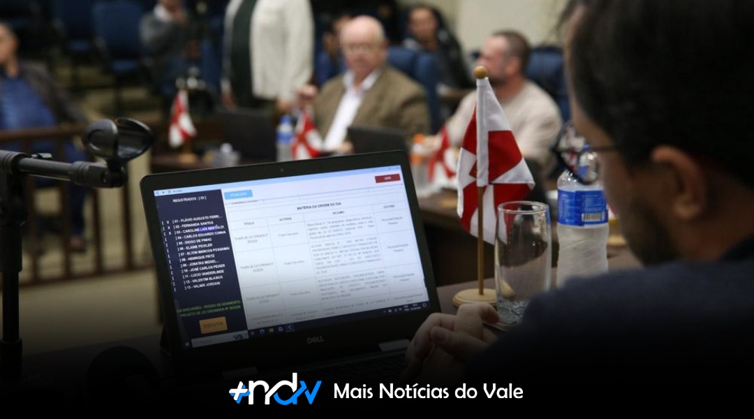 Fraldários em espaços públicos e pedidos de informações sobre a saúde estarão na pauta da Câmara de Indaial