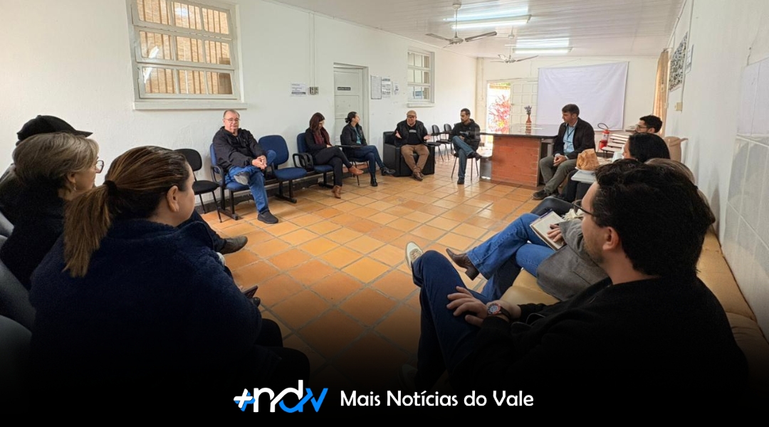 Reunião em Indaial discute projetos sustentáveis e educacionais para o município