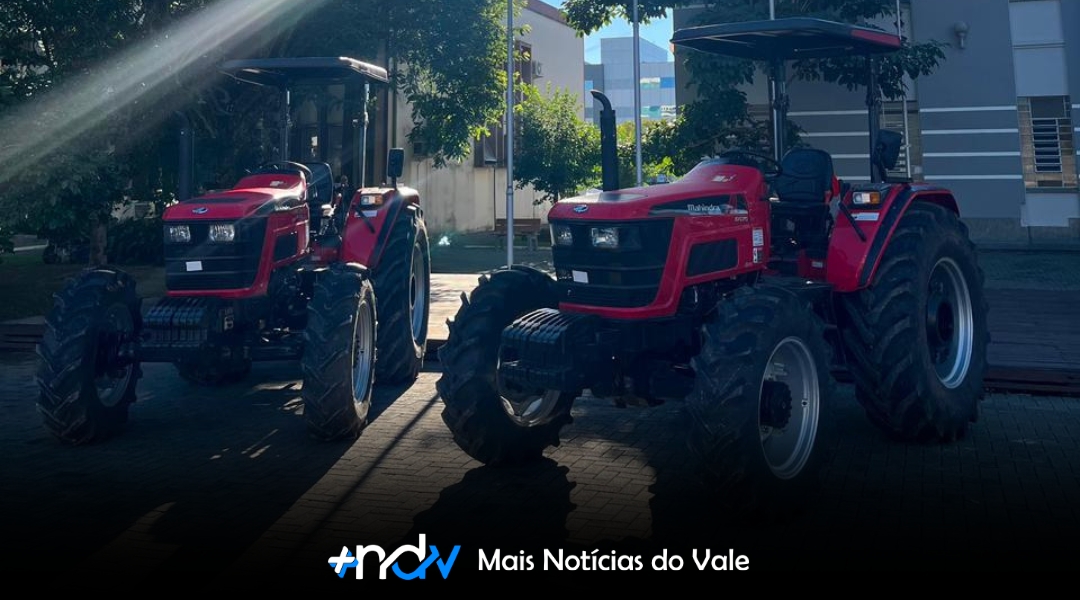 Timbó recebe dois tratores para fortalecer atendimento aos produtores rurais