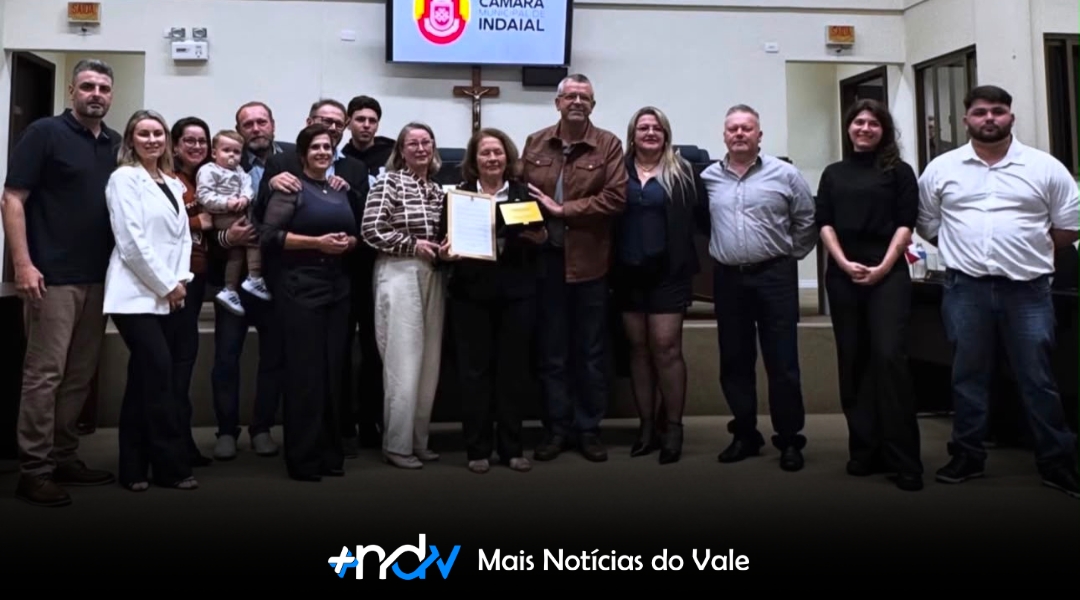 José Peixer destaca legado empreendedor de Terezinha Wendorf durante homenagem na Câmara
