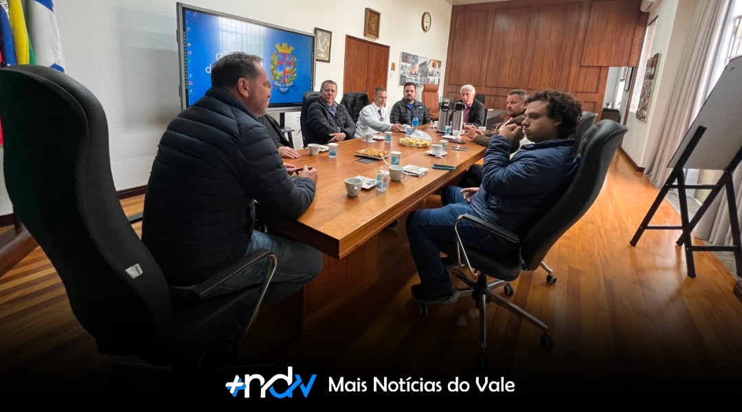 Prefeito de Timbó reúne vereadores para esclarecer concessão da água e do esgoto