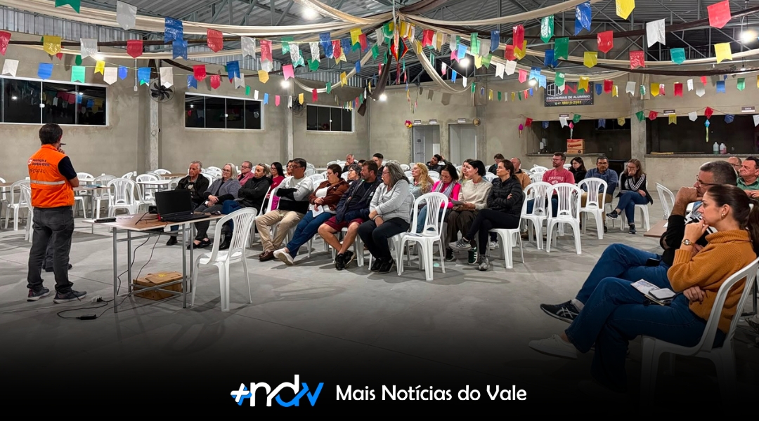 Comunidade recebe orientações da Defesa Civil sobre prevenção aos impactos do El Niño em Indaial