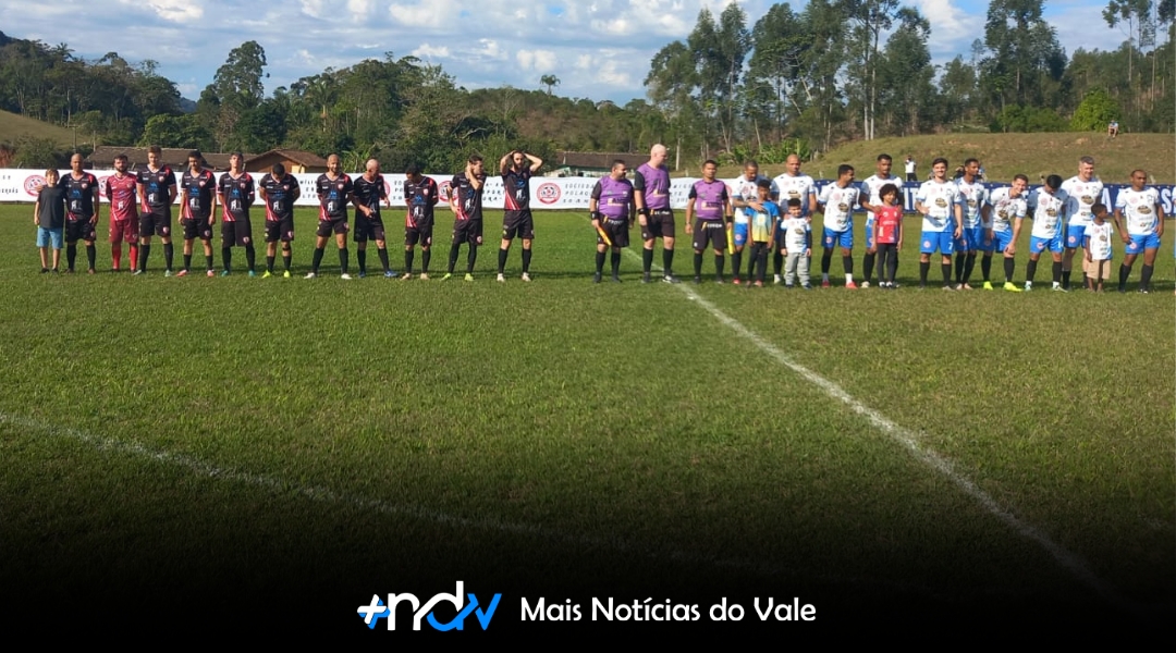 Jiba Lanches vence por 3 a 0 e fica perto do título do Indaialense de Futebol